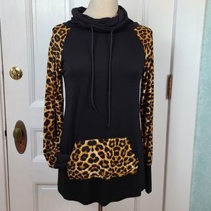 Hawthorne funnel neck top with leopard pocket, S